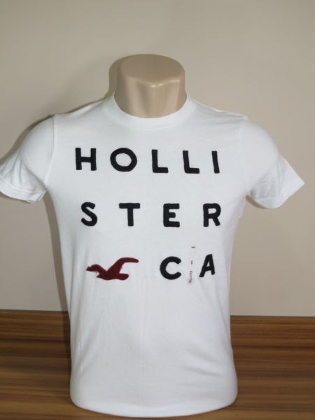 Camiseta Masculina  Hollister Branca com bordados Tam P